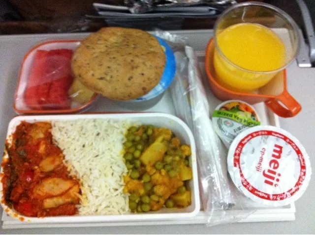 インド行き飛行機Silk Airの機内食 カレーしかない|shinさん