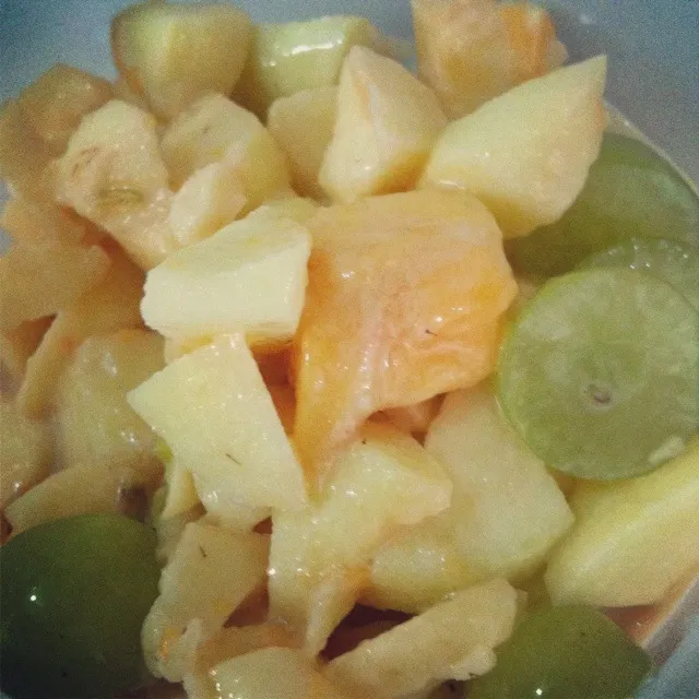 Snapdishの料理写真:fruit salad made from my eight yr old boy|laumeikuanさん