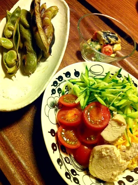 Snapdishの料理写真:7/7晩御飯  冷やし中華風氷見うどん（ゴマだれ）  野菜の酒粕漬け  そら豆の丸焼き  ＊七夕のご飯って何でしたっけ…。そうめん？＊|yukiyamasakiさん