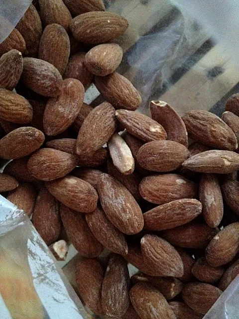 my favorite almonds!!|ken miyahiraさん