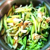 Snapdishの料理写真:端きれ野菜盛り込めサラダ☆