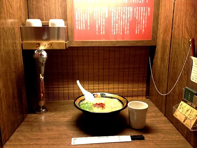 一蘭、一人で個室で食べるラーメン。|maikaさん