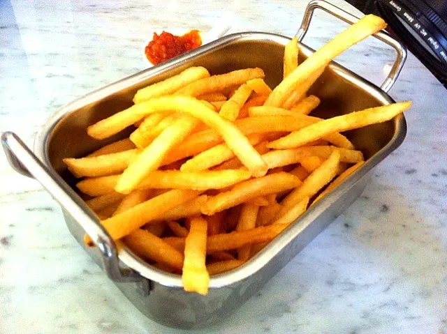 truffle fries with tomato relish|Valencia Seahさん