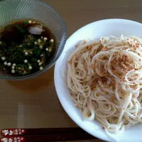 Snapdishの料理写真:ピリ辛オクラだれ胡麻そうめん|枕豆さん