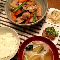 鶏肉と色々お野菜の煮物、えのきの梅和え&ステーキ、玉ねぎと青梗菜とブロッコリーの茎のお味噌汁♡今日は手抜き～(｡-_-｡)|hanakohaさん