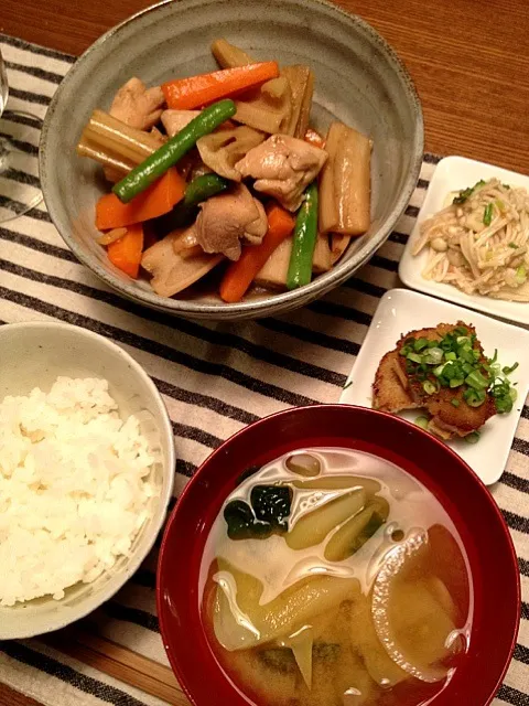 鶏肉と色々お野菜の煮物、えのきの梅和え&ステーキ、玉ねぎと青梗菜とブロッコリーの茎のお味噌汁♡今日は手抜き～(｡-_-｡)|hanakohaさん