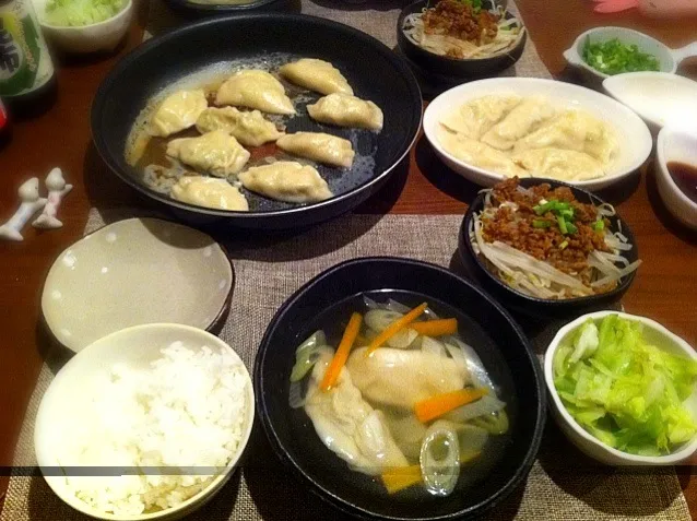 手作り焼き餃子と水餃子。皮がモチモチ！|takeharuさん