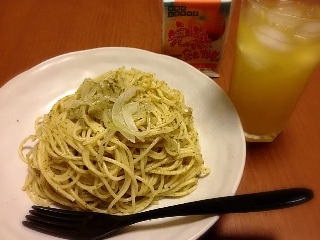 帰宅後、かなり遅い夕食  ジェノベーゼ|mikochieさん