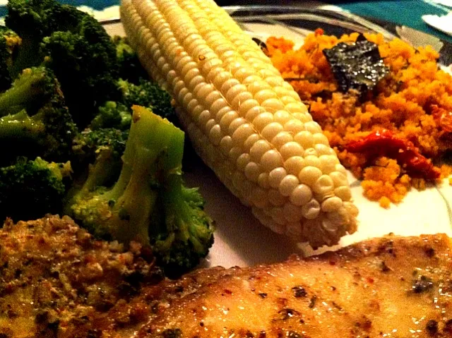 seasoned talapia with steamed broccoli, corn on the cobb and whole wheat couscous with sun dried tomatoes|Tara Lynnさん