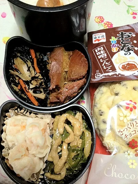 高３男子の本日のお弁当。私の担当は、鮪のやわらか煮。 #お弁当 #弁当|Takashi H.さん