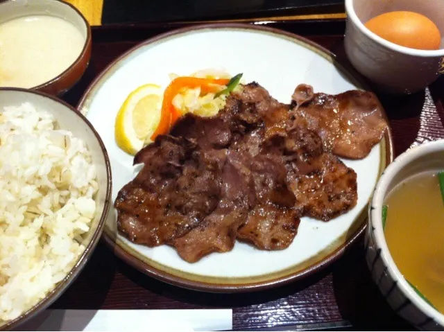 牛タン麦とろろ定食|Yas Nakさん