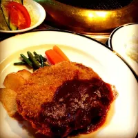 Snapdishの料理写真:焼肉屋さんのビーフカツランチ スープ コーヒー付き