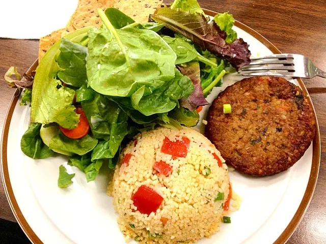 coos coos, salad & veggie patty|andreea torjescuさん