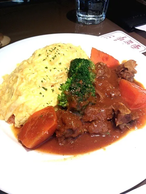 Snapdishの料理写真:Omellet Rice & Stewed Beef|Queenさん