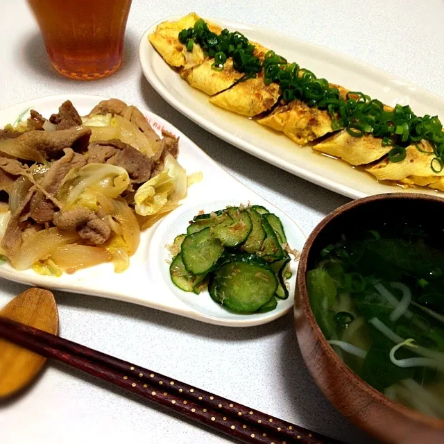 テジプルコギ・きゅうりの塩揉みおかか和え・納豆の卵焼き塩ポン酢がけ・もやしとほうれん草の味噌汁|kie3さん