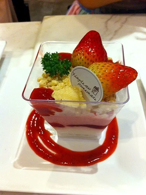 Snapdishの料理写真:Strawberry mousse|pintakaiさん