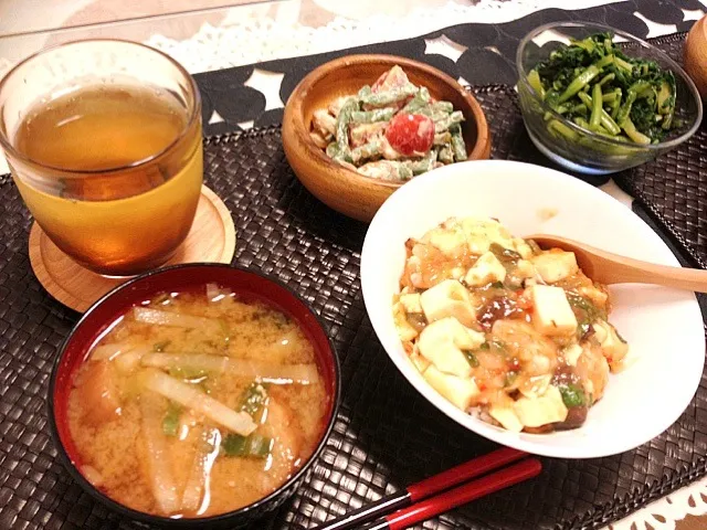 Snapdishの料理写真:えびチリ豆腐丼、大根のお味噌汁、いんげんとトマトのおかかマヨ和え、なっ葉漬け|ひかりさん