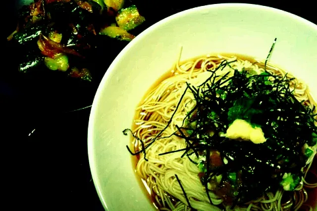 Snapdishの料理写真:梅とおくらのそうめん きゅうりとみょうがの胡麻油和え|じゅぅぅぅぅぅんさん