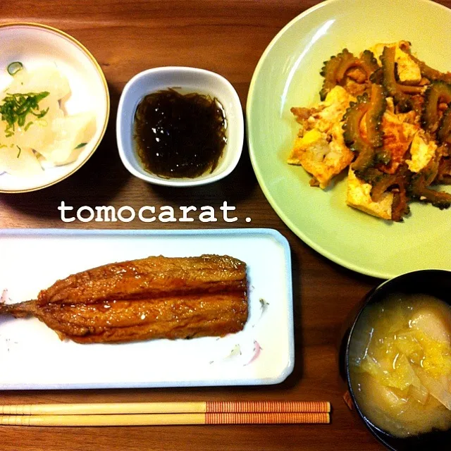 ゴーヤチャンプル、さんまの蒲焼き、冷製大根煮、もずく酢、白菜と麩の味噌汁|tomocarat.さん