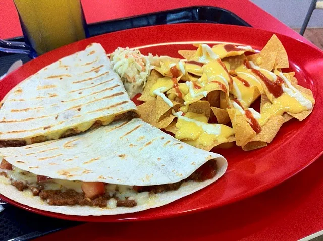 Cheesy Beef Quesadilla and nachos with cream cheese|Calvin Gohさん