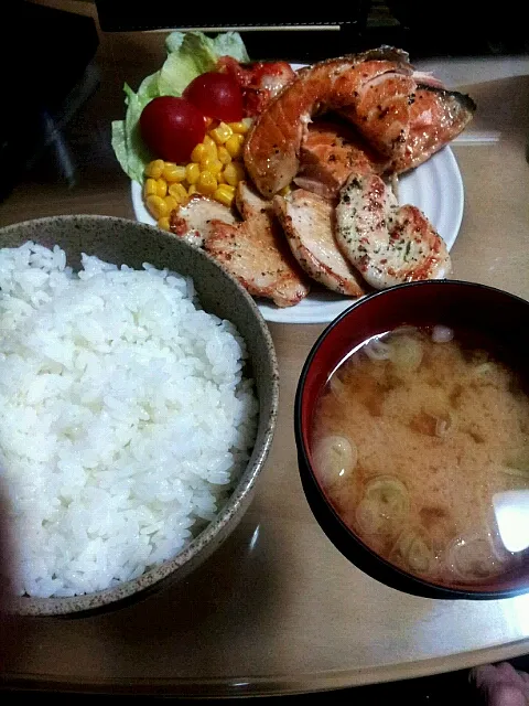 バジルチキンとサーモン胡椒焼き|ゆうすけさん