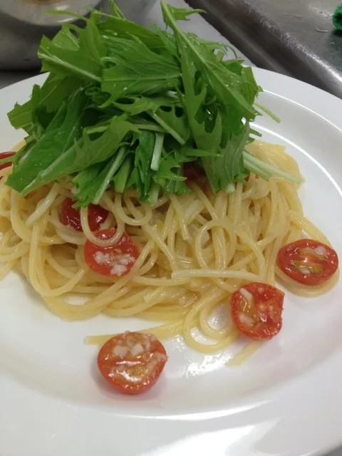 ペペロンチーノ！フレッシュトマトと水菜スタイル♪|岡本美咲さん