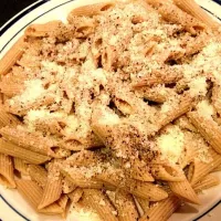 Whole wheat penne with cracked pepper and parmesean cheese|Ashley Edwardsさん