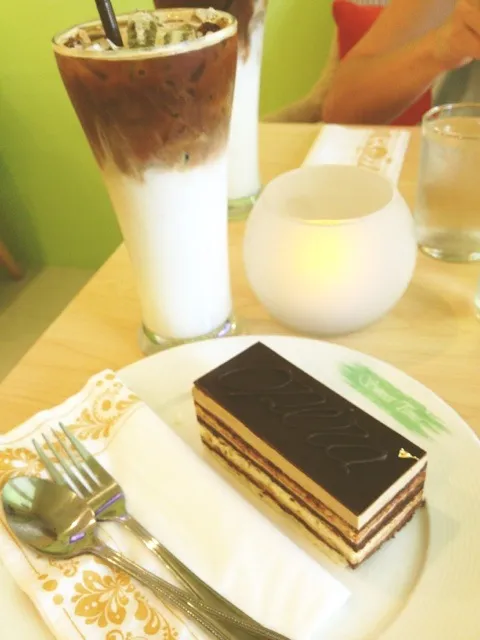 Opera cake & Iced Latte|Prae~*さん