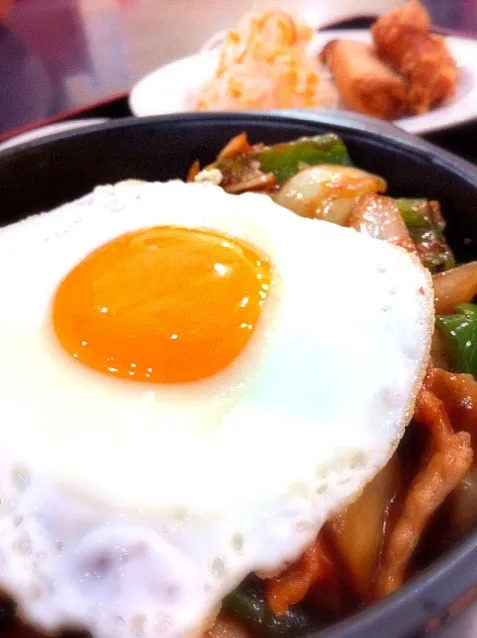 台湾風キムチ飯定食。これにさらにラーメンがつく。相変わらず多い。|liccaさん