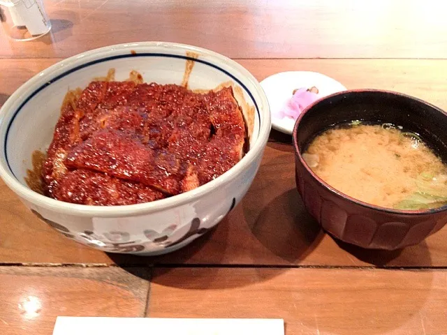 Snapdishの料理写真:名古屋 矢場とん 味噌カツ丼|縣 瀀さん