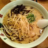 Snapdishの料理写真:やみつきブラックラーメン|林美紀さん