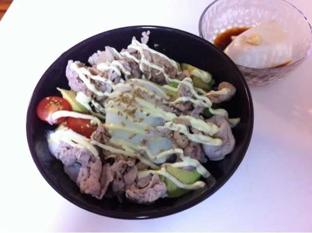 豚とアボカドの甘辛丼|しろさん