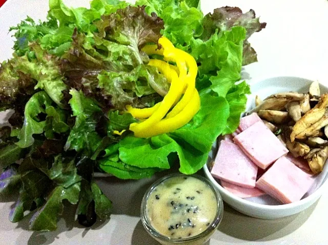 ham and mushroom salad|Issara. 🍴さん