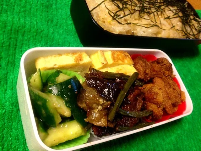 Snapdishの料理写真:レンジで唐揚げ？弁当|Cabezon.Nakamuraさん