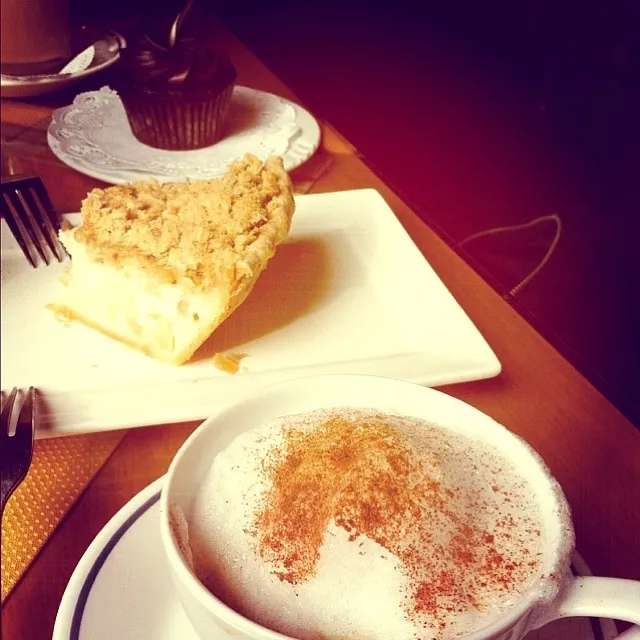 apple pie and cappuccino|natsuki yoshiokaさん