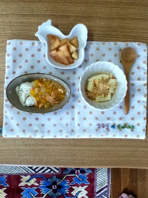 Snapdishの料理写真:鮭とパプリカのあんかけ素麺、きな粉豆腐、桃|あっこさんのさん