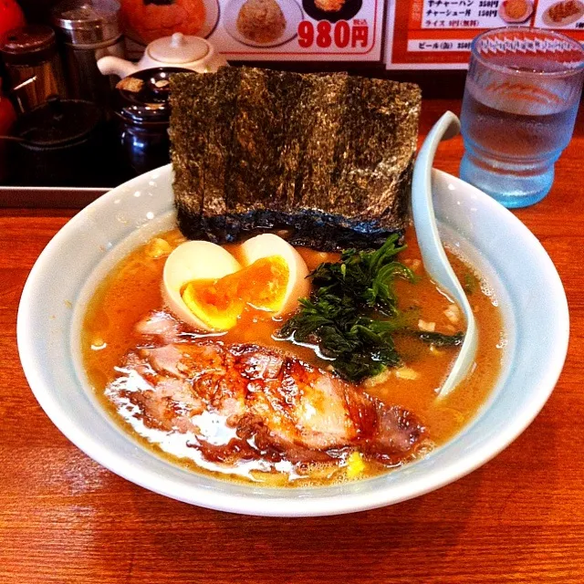 豚骨醤油ラーメン 味玉のせ|r1990297さん