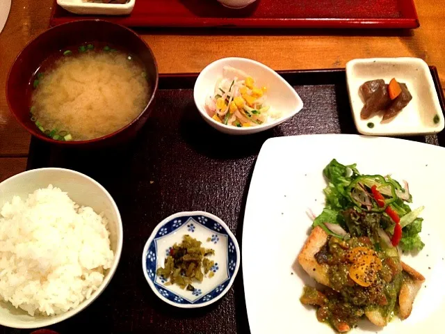 魚定食(鯛のソテーフレッシュトマトのバジルソースがけ)|takeshiさん