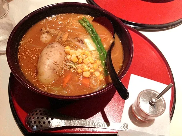 Snapdishの料理写真:京らーめん 糸ぐるま : 北海道味噌ラーメン|hella_freakyさん