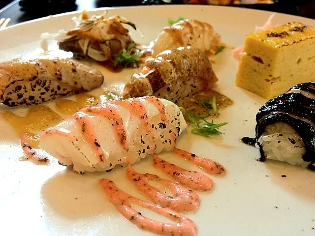 Assorted half-grilled sushi|Nicholas Tayさん