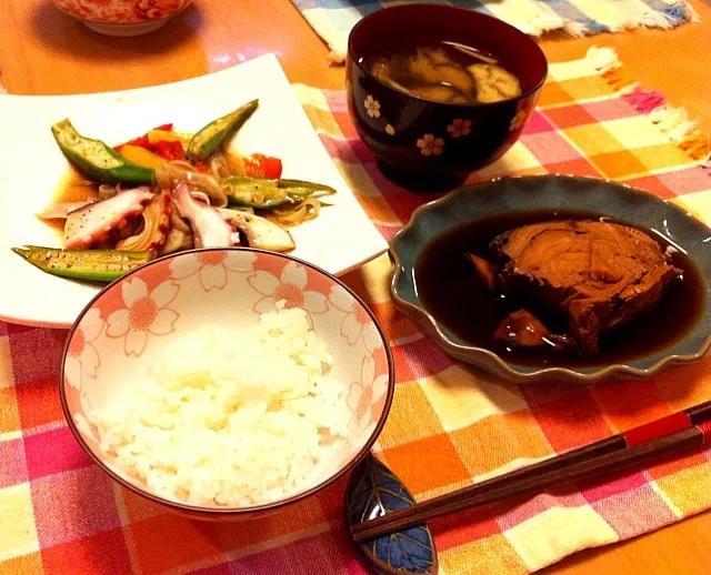 たことオクラ、パプリカのマリネ／とんぼ節の煮付け／なすのみそ汁生姜風味|ちょこまる☻さん