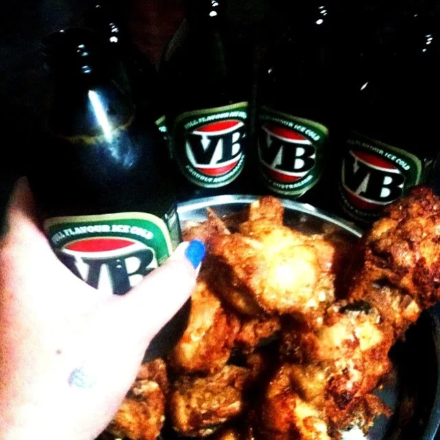 Snapdishの料理写真:friedchicken and beer😊|WHATYOUSEEISWHATYOUGET💋😜さん