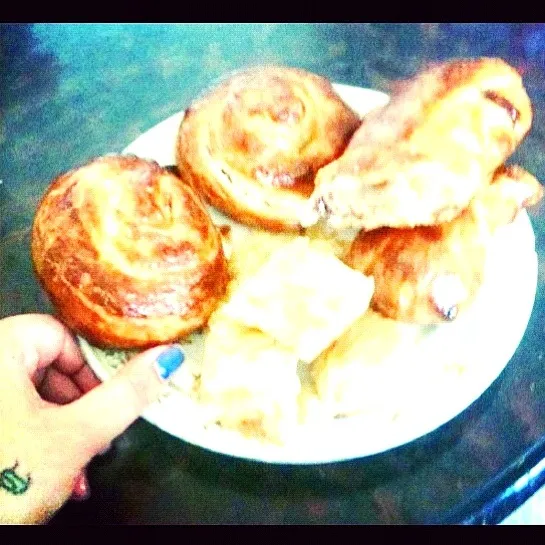 Snapdishの料理写真:fresh baked yumm choc,pistacio,honey,apple rolls and swirls😃|WHATYOUSEEISWHATYOUGET💋😜さん