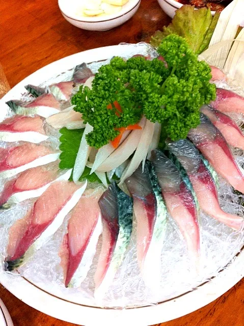 Snapdishの料理写真:太刀魚と鯖の刺身|Yuka Nakataさん