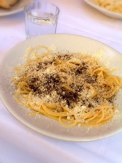 spaghetti alla cacio de pepe|うしこの美味しいレストランさん