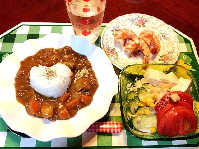 ♡カレーライス、シーザーサラダ、海老のグリル焼き|ゆ♡き♡えさん