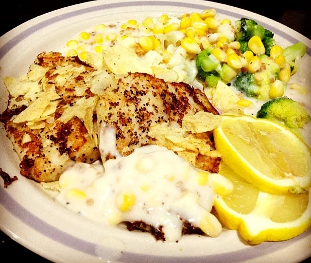 Grilled Fish with sourcream potato chips.|Crushedcranberriesさん