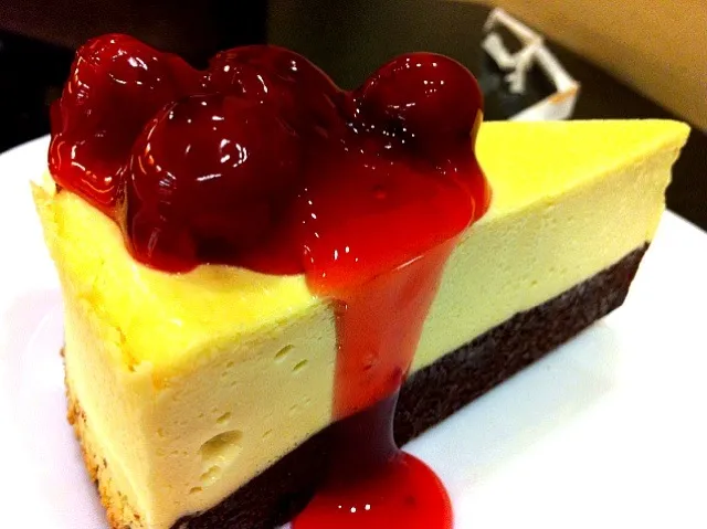 Cheese cake brownie cherry|Issara. 🍴さん