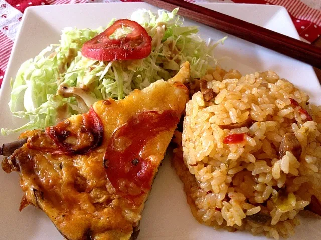 A quick homemade lunch for a friend and my family: crustless veggie quiche, side salad, tumeric rice|Gigiさん