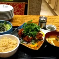 Snapdishの料理写真:ヘルシー?唐揚げ定食|isaoさん